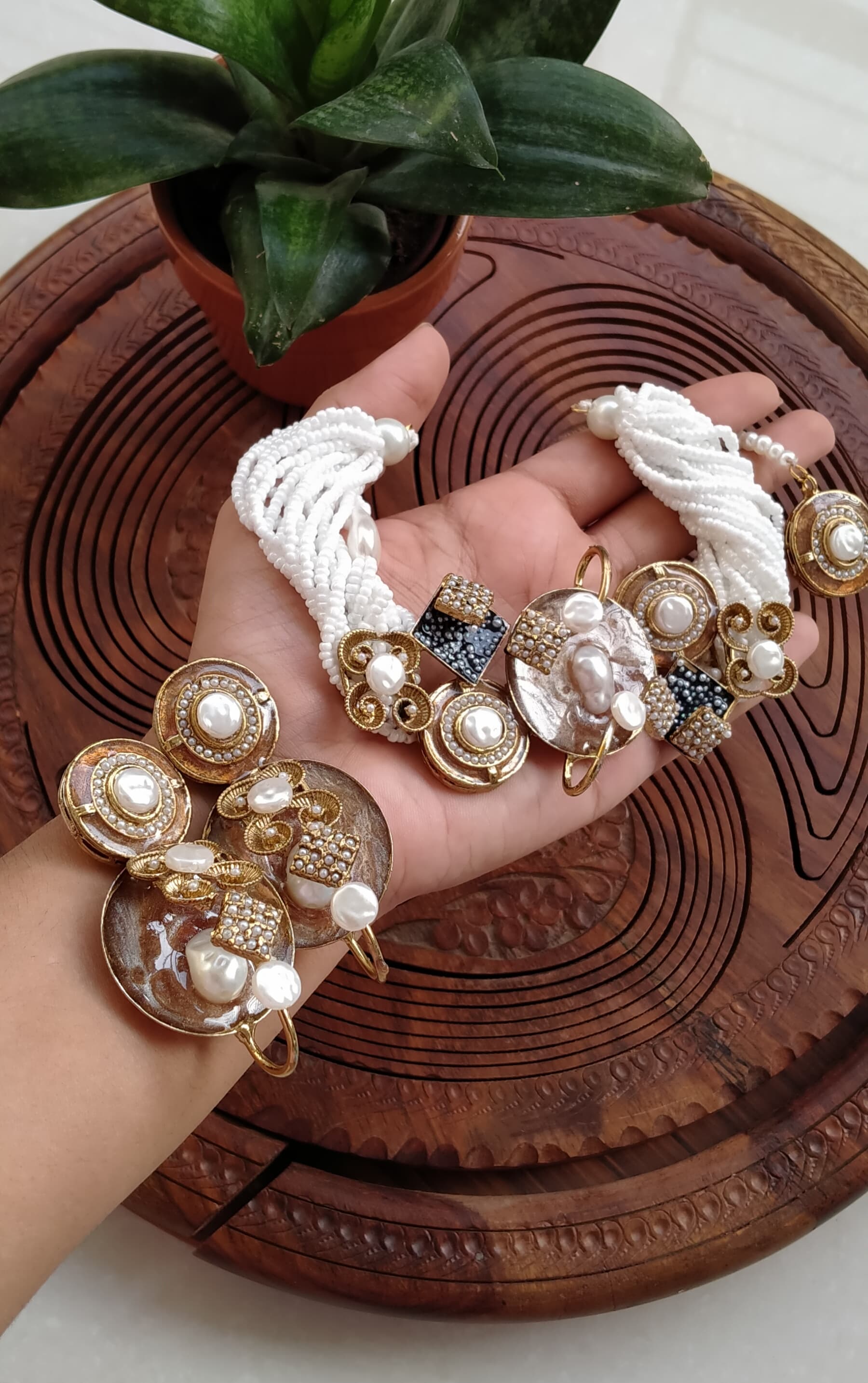 Handmade Meenakari Choker Set (Mother Pearl & Teeka)