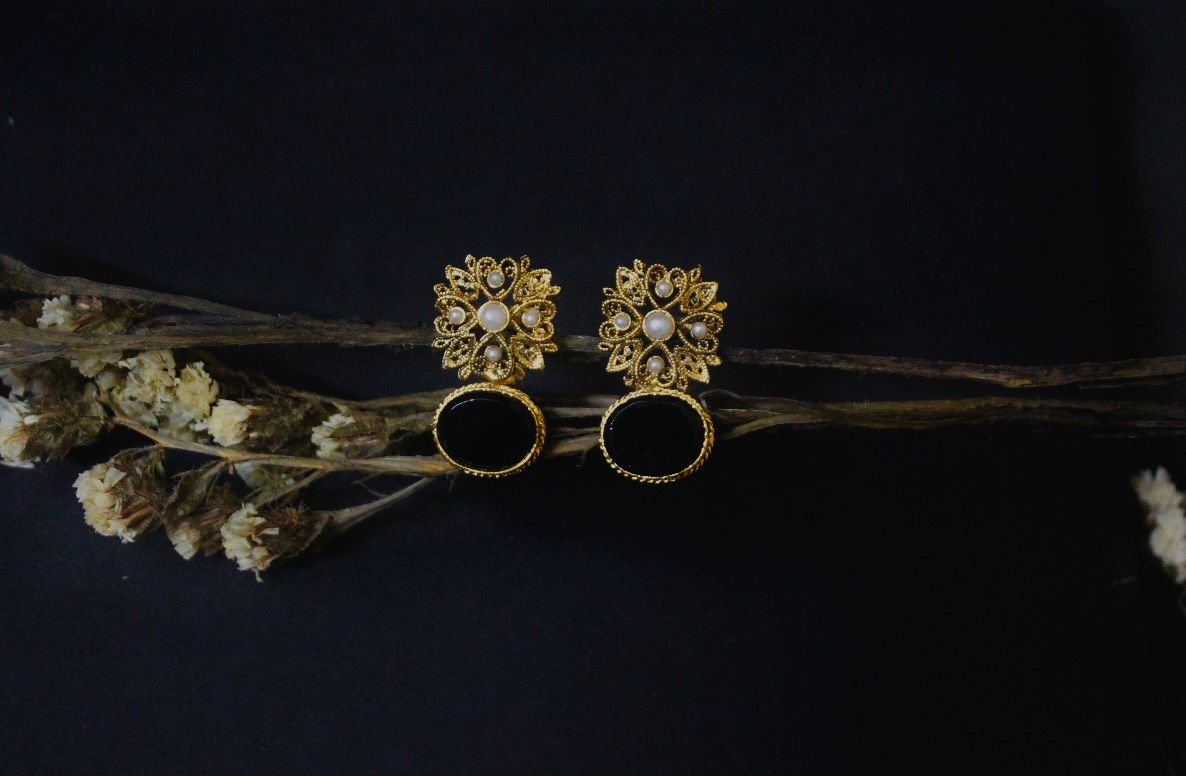 Elegant Zircon flower with Stone