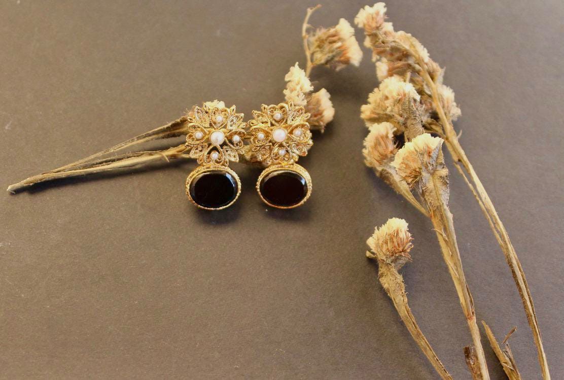 Elegant Zircon flower with Stone