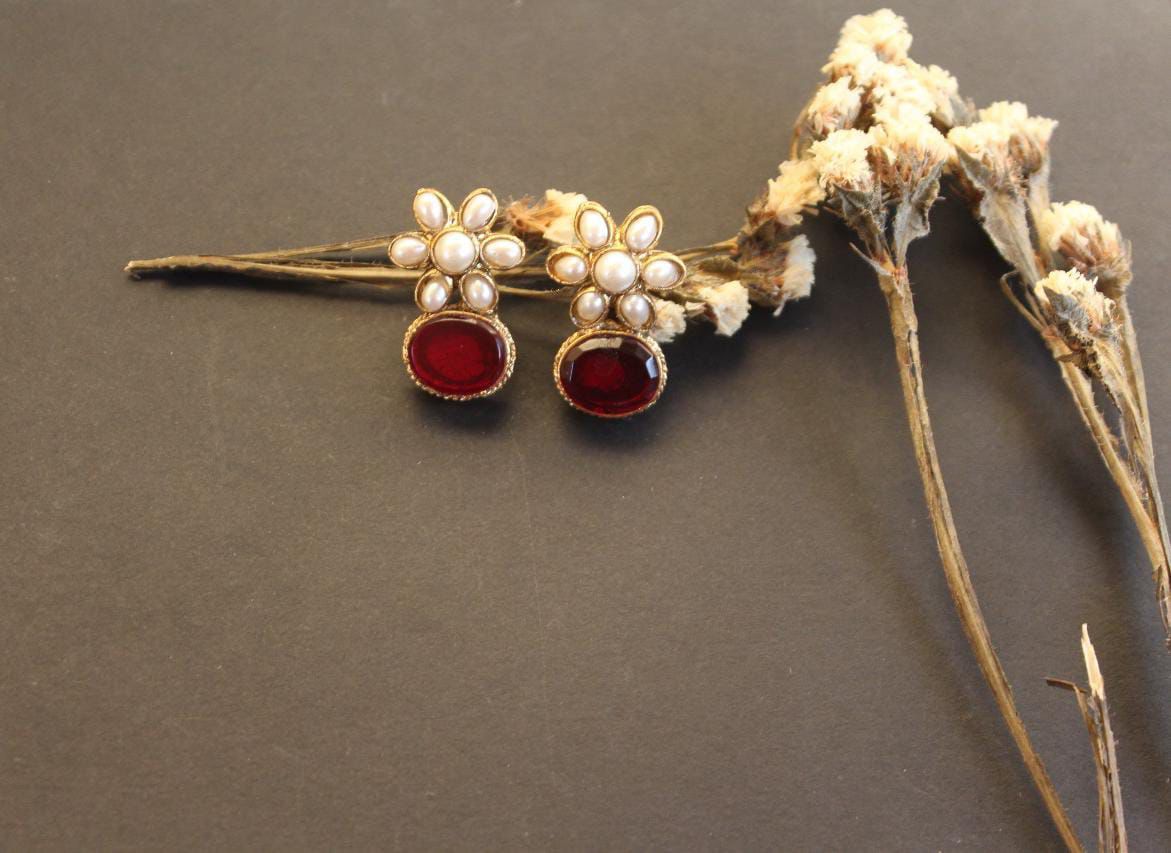 Ruby Egyptian with Pearl Flower
