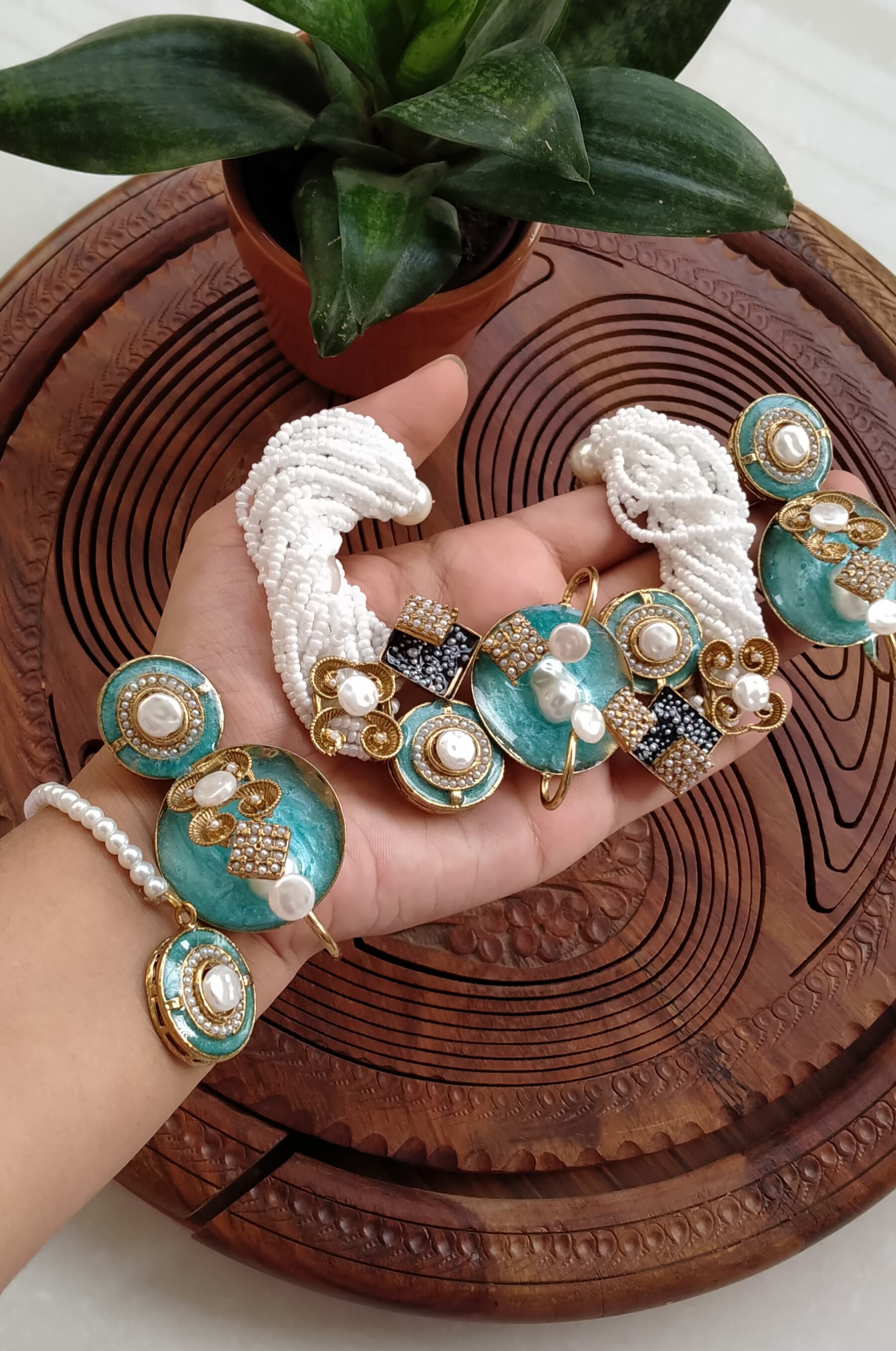 Handmade Meenakari Choker Set (Mother Pearl & Teeka)