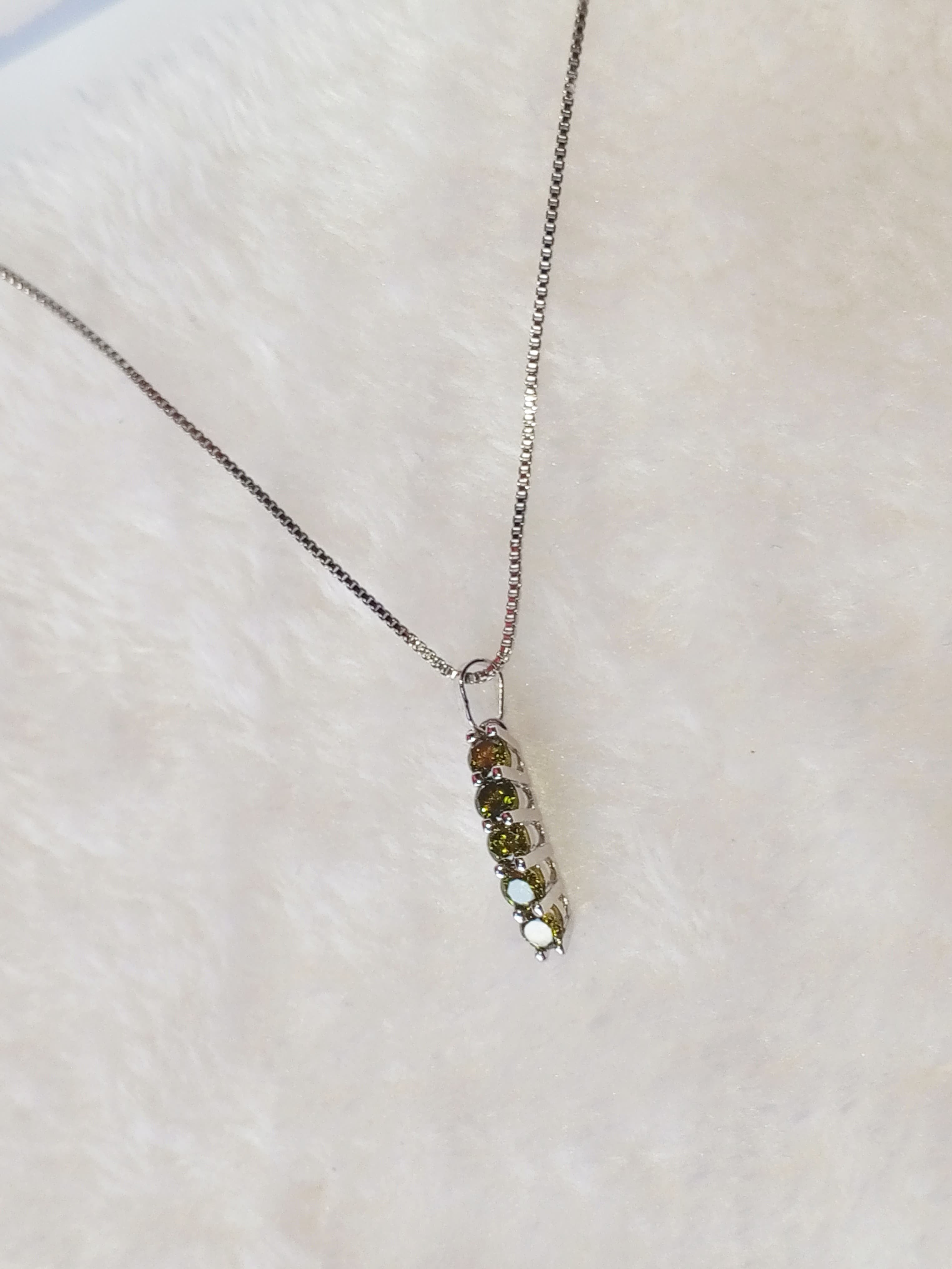 Olive Spark Elegance Set – Necklace & Earrings