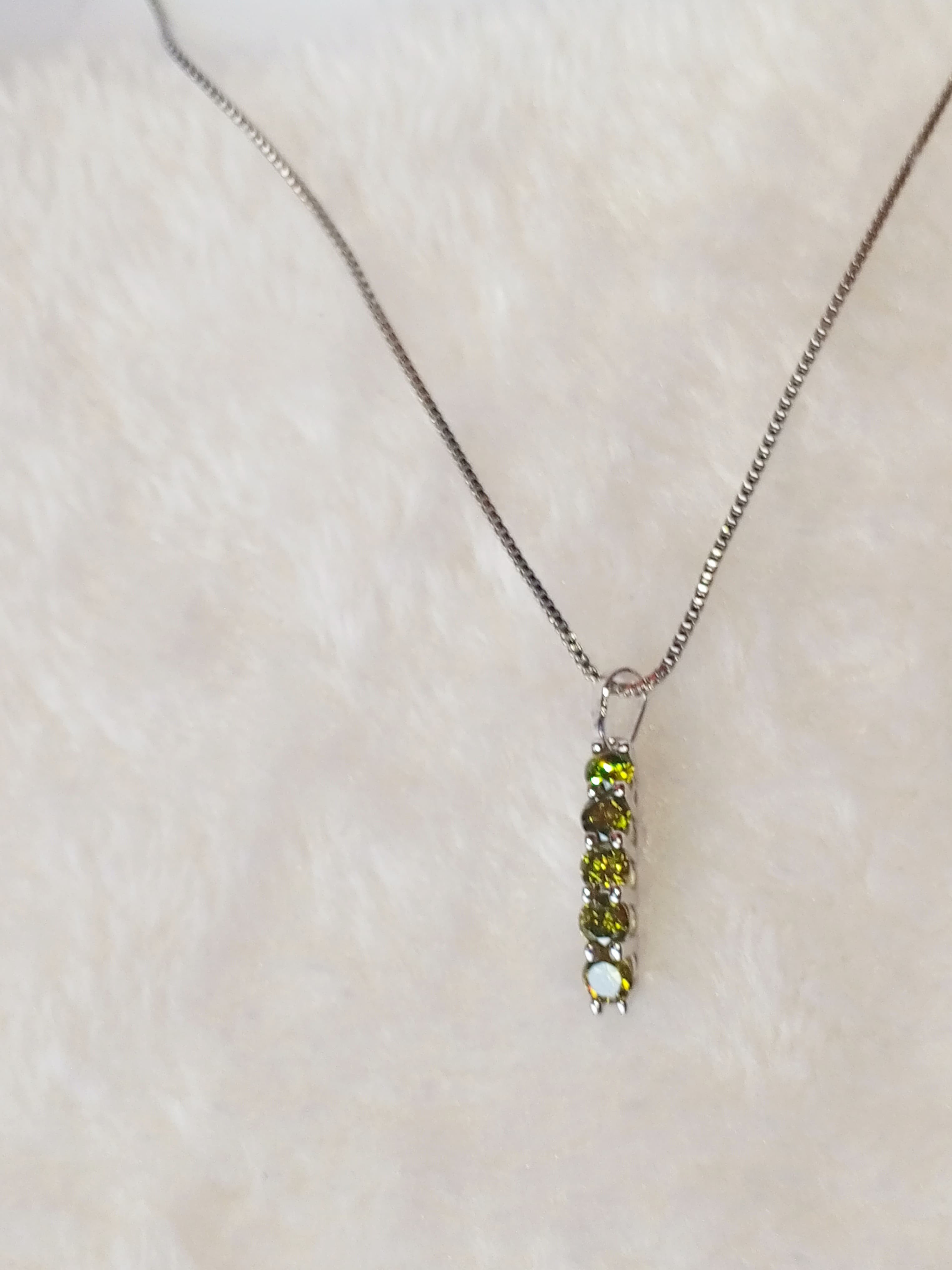 Olive Spark Elegance Set – Necklace & Earrings