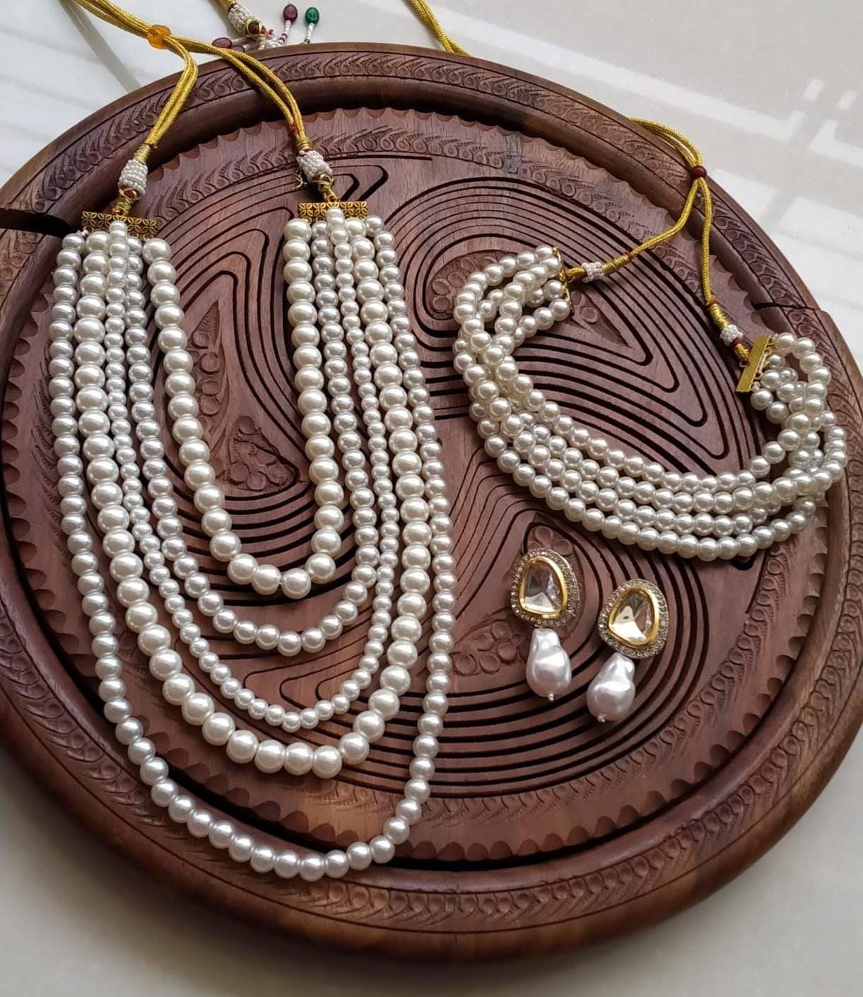 Elegant Pearl Choker – Kundan & Mother of Pearl Detailing
