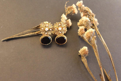 Elegant Zircon flower with Stone