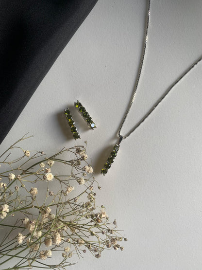 Olive Spark Elegance Set – Necklace & Earrings