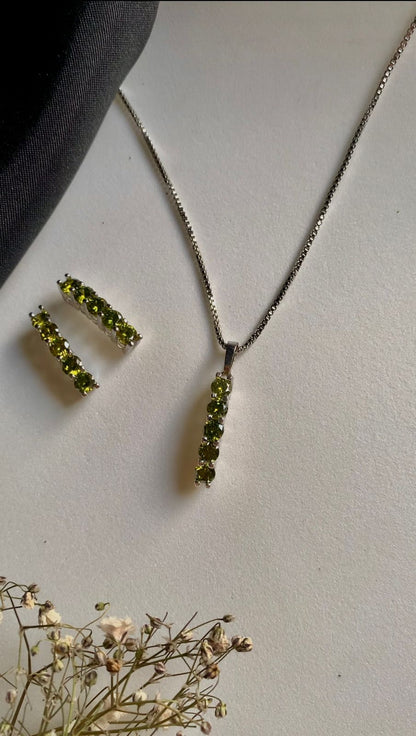 Olive Spark Elegance Set – Necklace & Earrings
