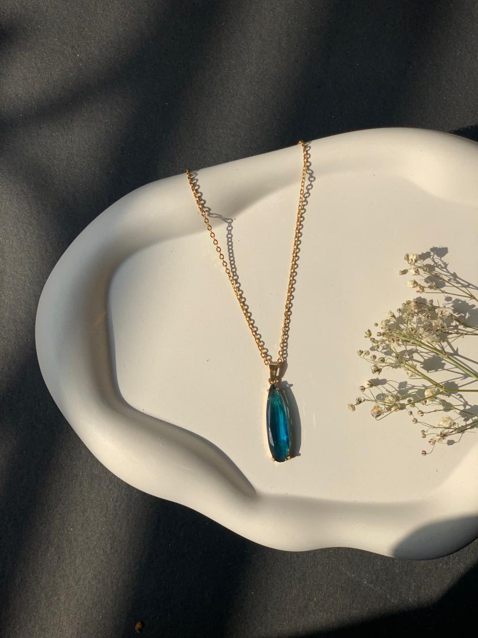 Noor Drop Pendant Necklace