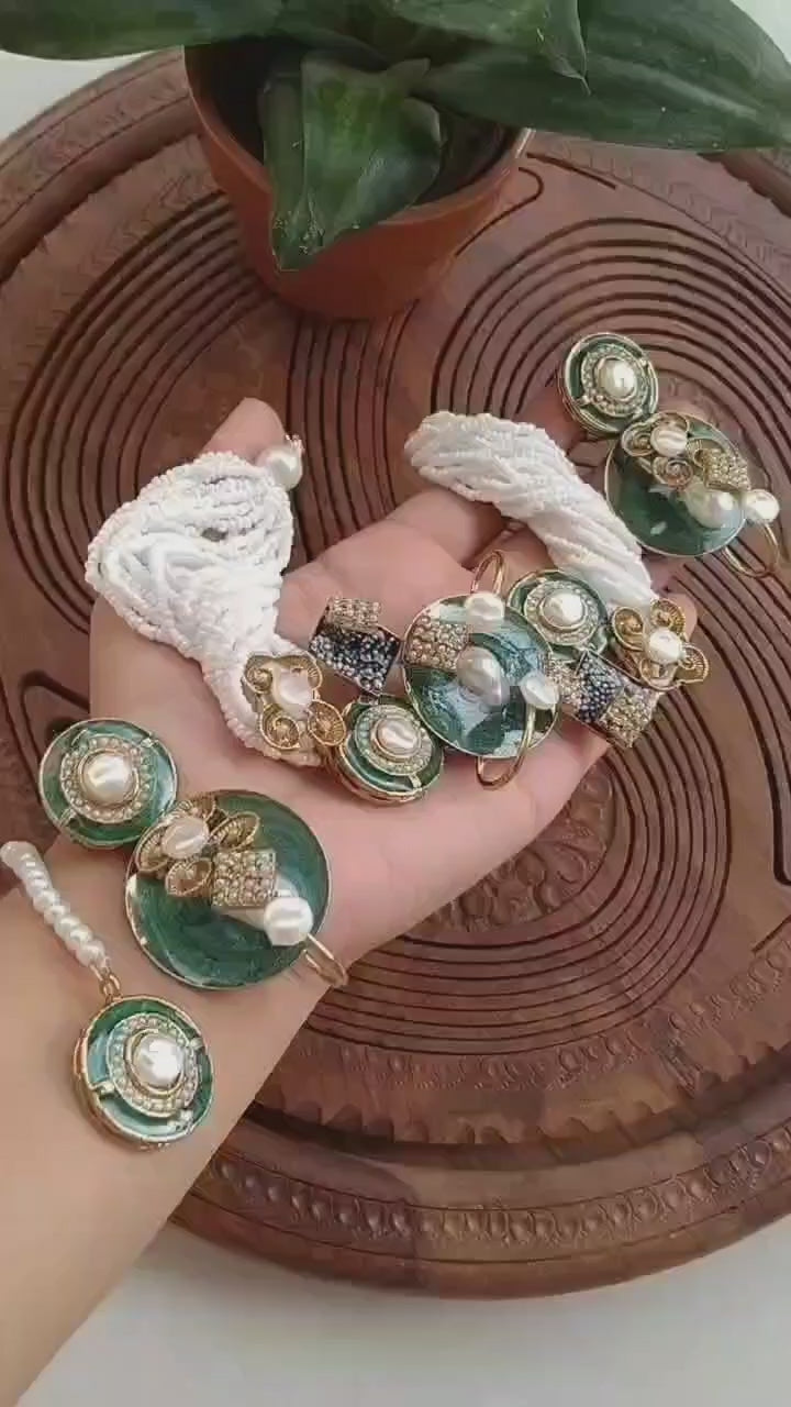 Handmade Meenakari Choker Set (Mother Pearl & Teeka)