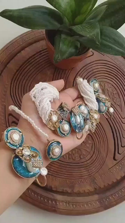 Handmade Meenakari Choker Set (Mother Pearl & Teeka)